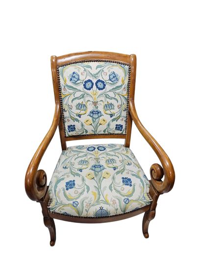 Cross armchair in walnut-stained natural...