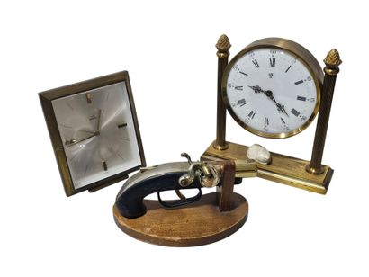 UTI SWITZERLAND
Two brass table clocks
Included
A...