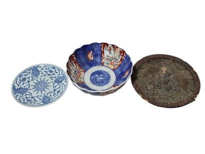 Imari 
Porcelain salad bowl decorated with...