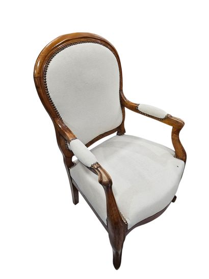 Louis XV style cabriolet armchair 
Seat,...