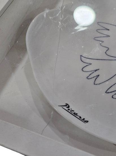 D'APRES PICASSO REEDITION 
the dove 
porcelain...