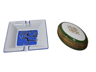 Ensemble de porcelaine comprenant
Un cendrier...