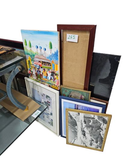 Set of reproductions and photo frames