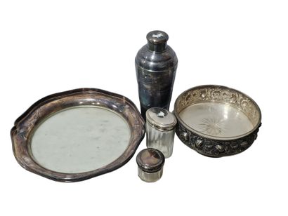 Ensemble de métal argenté et verre comprenant
Plat...