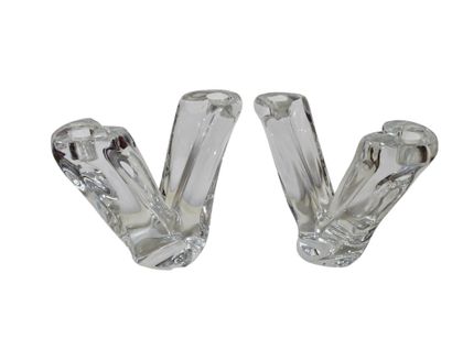 VAL SAINT LAMBERT
Pair of two-light candlesticks
Chips...