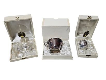 SET OF SILVER METAL including :
Egg cups
Porridge...