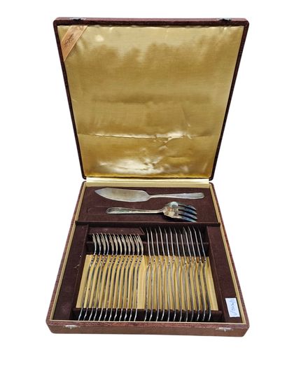 Silver-plated set comprising
- Fish service...