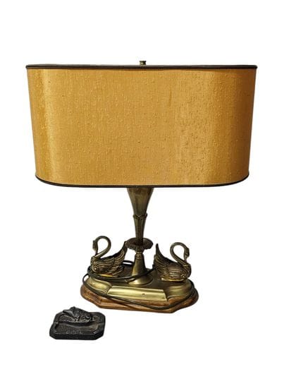 Restoration-style brass MODERN LAMP
Also...