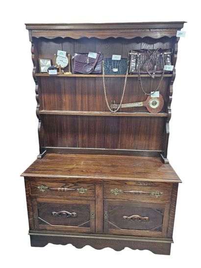 WORK OF THE 20th CENTURY 
Buffet vaisselier...