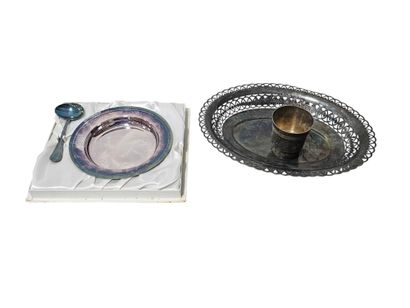SET OF SILVER METAL including :
Egg cups
Porridge...