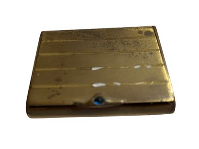 CIGARETTE BOX
Worn