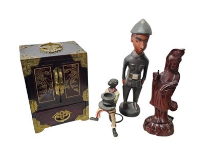 Asian work and others
Set of wooden statuette...