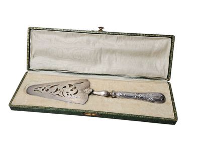 SILVER METAL SET including :
Salad servers
Two...