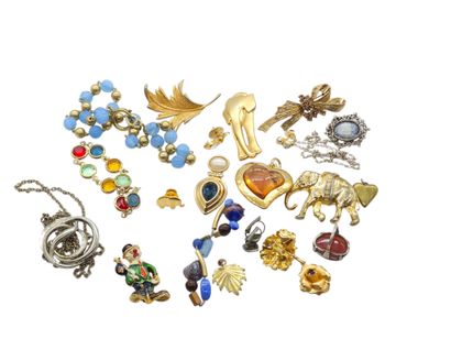 SET OF FANTAISIE JEWELRY including an Yves...
