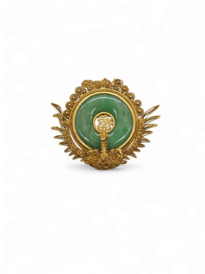 PENDENTIF en or jaune 750° ornée d'une plaque...