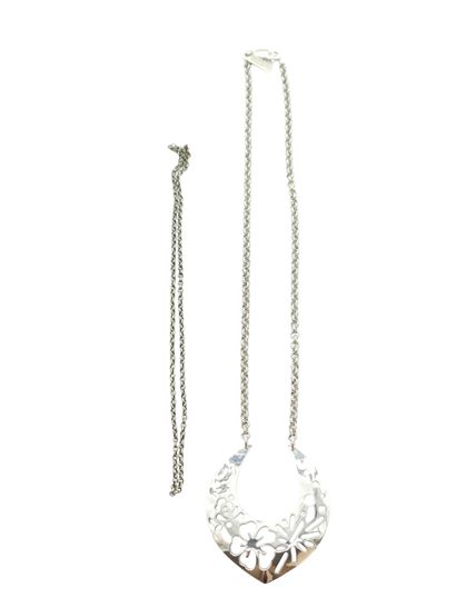 KENZO 
Necklace 
In its box