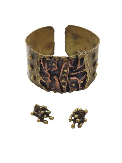 SET including a bangle bracelet and a pair...
