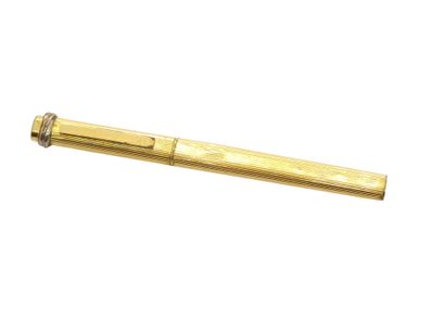 LOT of two pens including :
Dupont in silver
Cartier...