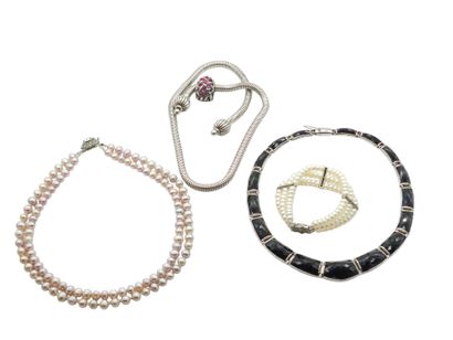 LOT OF costume jewelry including : 
Pearl...