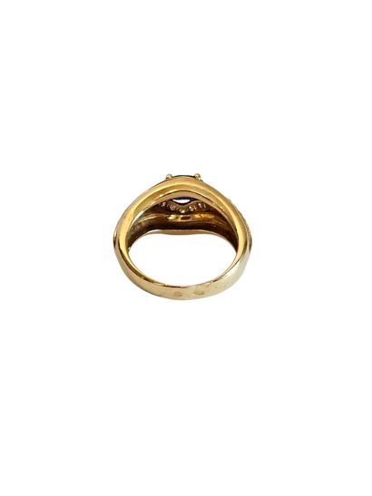 BAGUE en or jaune 750° ornée d'un saphir...