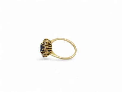 TRAVAIL Français 
BAGUE marguerite en or...