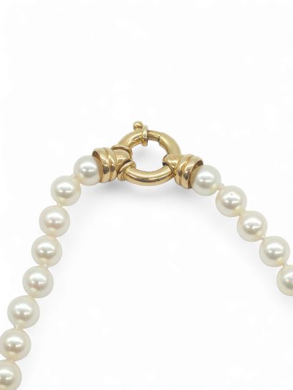 COLLIER sautoir de 70 perles de culture,...