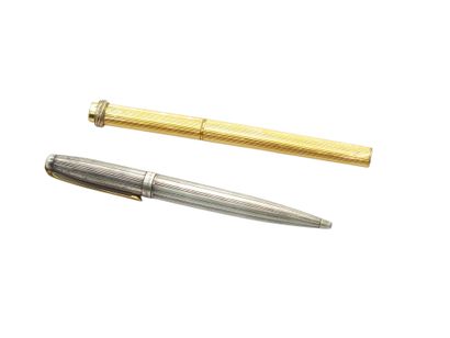 LOT of two pens including :
Dupont in silver
Cartier...