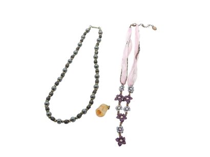 LOT OF FANTAISIE JEWELRY including :
Six...