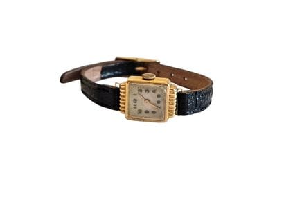 MONTRE bracelet de dame, boitier carré en...