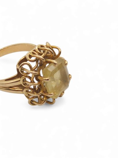 BAGUE en or jaune 750° sertie d'une citrine
TDD...