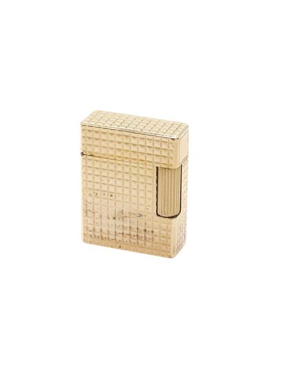DUPONT 
Gilded metal lighter 
Revised