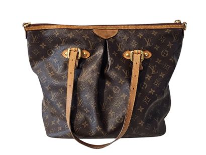 LOUIS VUITTON 
