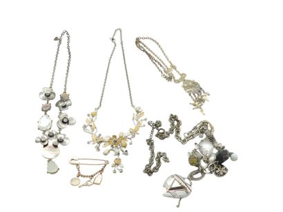 FANTAISIE JEWELRY SET in silver-plated metal...