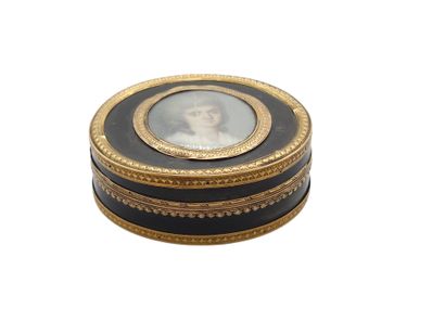 FRENCH WORK 18th century 
Round blush box...