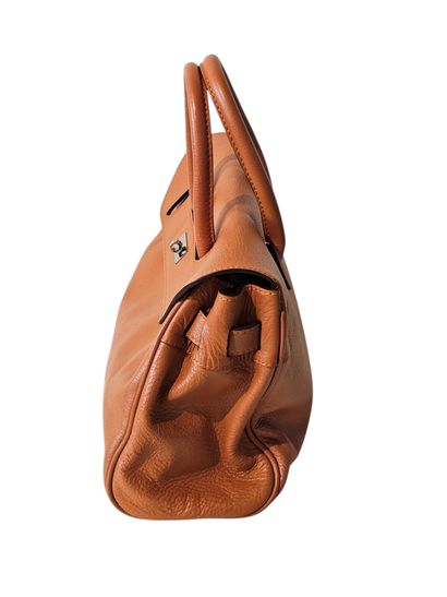 MAC DOUGLAS 
Handbag in orange leather, silver...