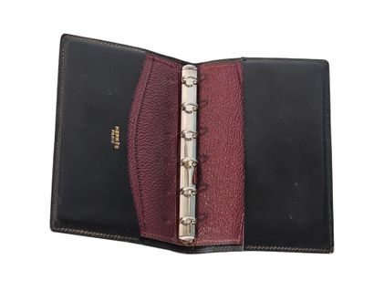 HERMES
Black leather organizer