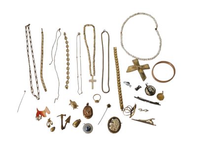 SET OF FANTAISIE JEWELRY in gilded metal...
