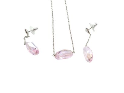 SWAROVSKI
Necklace and earrings in metal...