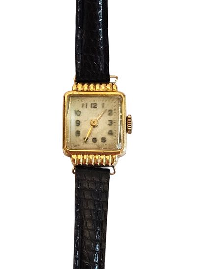 MONTRE bracelet de dame, boitier carré en...