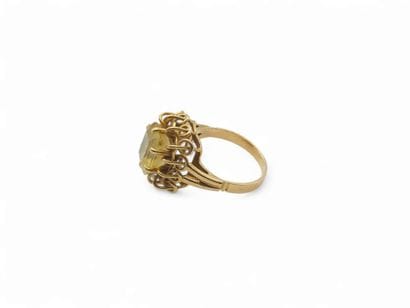 BAGUE en or jaune 750° sertie d'une citrine
TDD...
