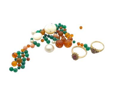 LOT OF FANTAISIE JEWELRY including :
Two...
