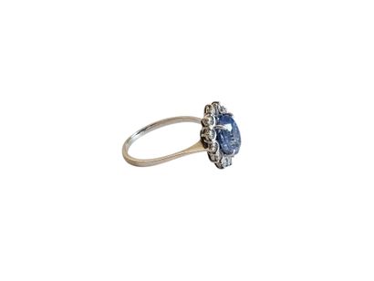 BAGUE MARGUERITE en or gris 750° ornée d'un...