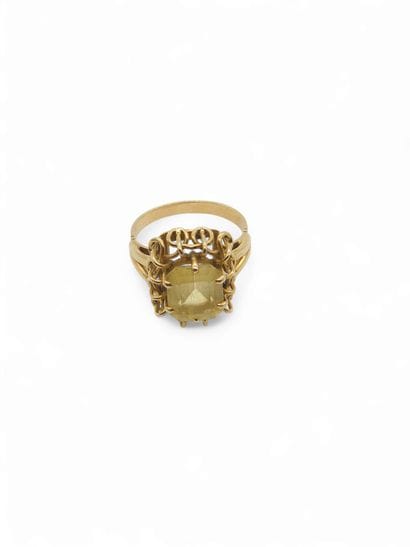 BAGUE en or jaune 750° sertie d'une citrine
TDD...