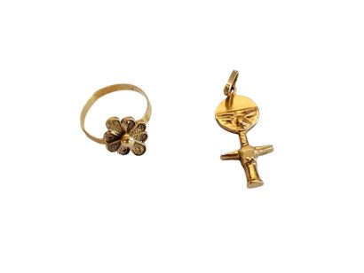LOT d'or 750° comprenant : 
Un pendentif...