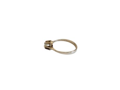 TRAVAIL Français 
BAGUE en or gris 750° ornée...