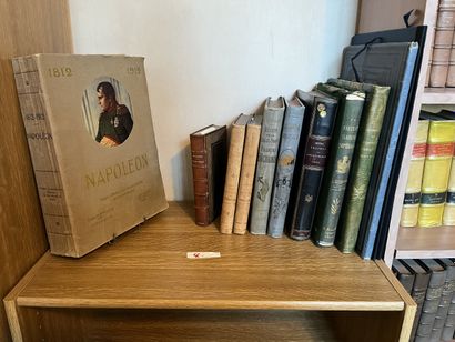 DANS LA CHAMBRE DEUX 
Ensemble de huit livres...