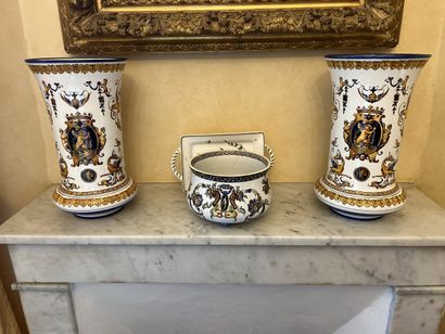 GIEN
Garniture de cheminée, trois pièces,...