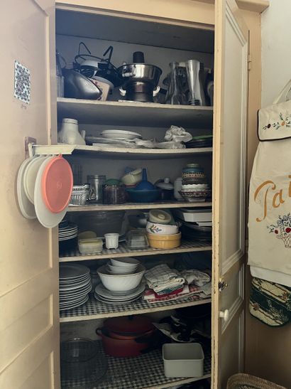 DANS LA CUISINE 
Ensemble de vaisselles,...