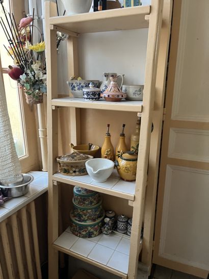 DANS LA CUISINE 
Ensemble de vaisselles,...