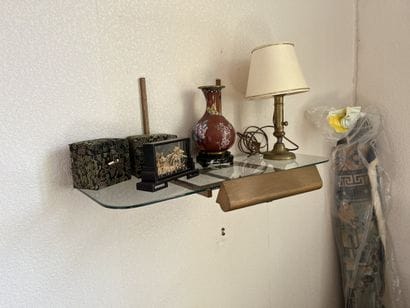ENSEMBLE DE BIBELOTS MODERNE 
vase chinois...